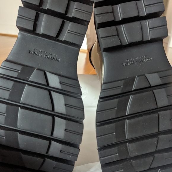 Bottega Veneta Lug Lace-Up Boot. Size 39. - Picture 3 of 8